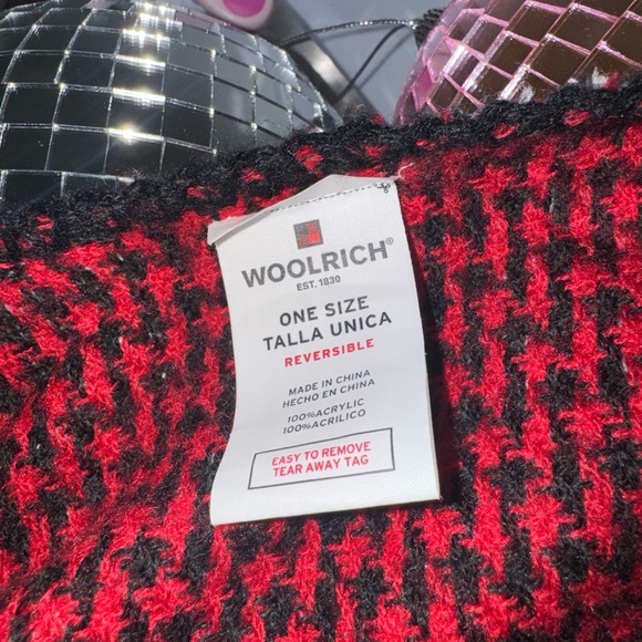 Woolrich Blanket Shawl Poncho Cape Wrap Reversible Fleece Plaid Red and Black‎ - Picture 5 of 5